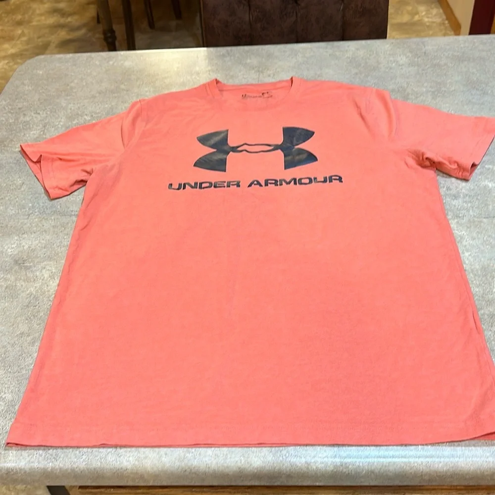 Men’s under Armour T-shirt, size medium